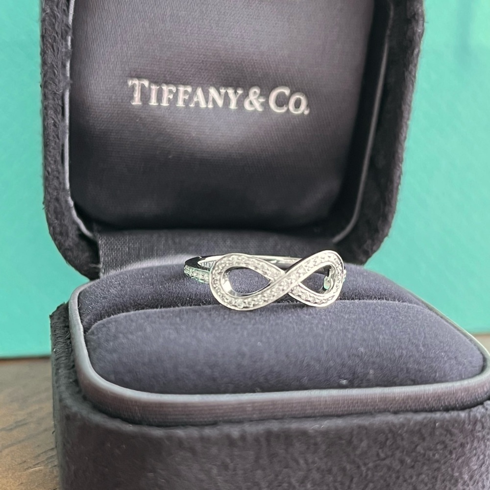 Tiffany & Co. Platinum Diamond Infinity Ring Size 6 Half Eternity Band in Box - Picture 5 of 5